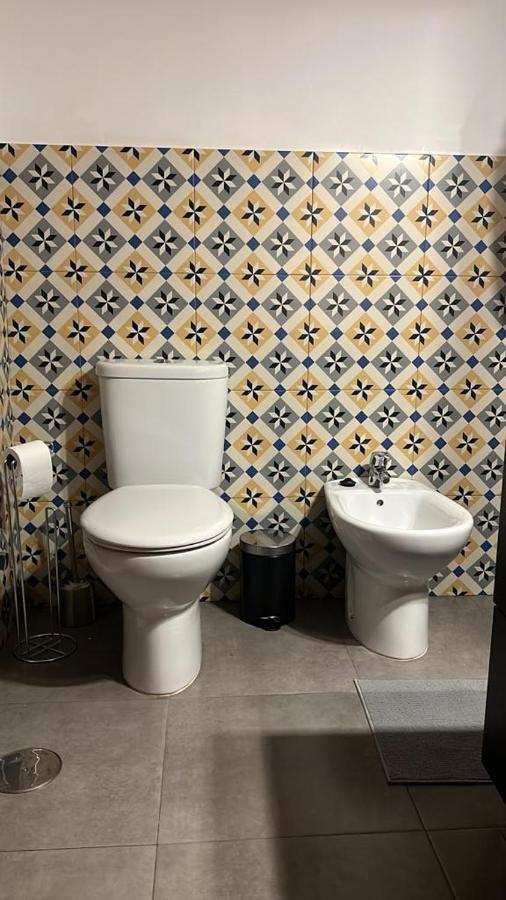 Apartamento Turistico R. Gonzalez Abreu Siviglia Esterno foto